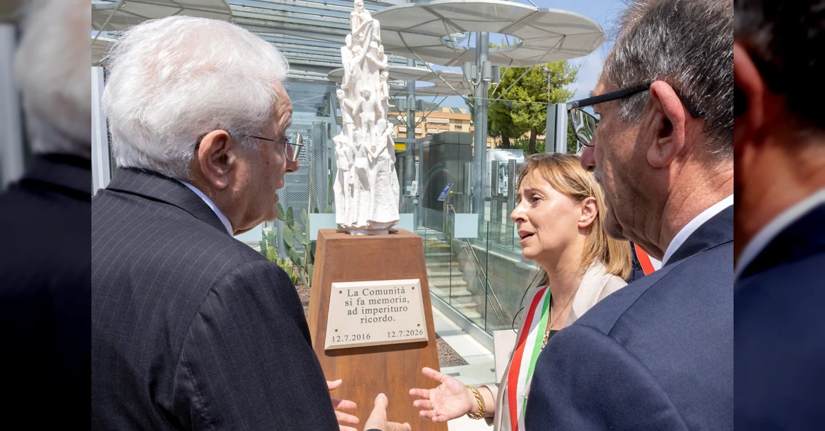 Sergio Mattarella depone corona di fiori per le 23 vittime del disastro ferroviario Andria-Corato, 12 luglio 2016
