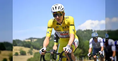 Pogacar vince la decima tappa del Tour de France 2026 e consolida la maglia gialla