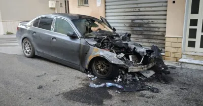 Auto a fuoco durante la notte a Sciacca, indagano i carabinieri