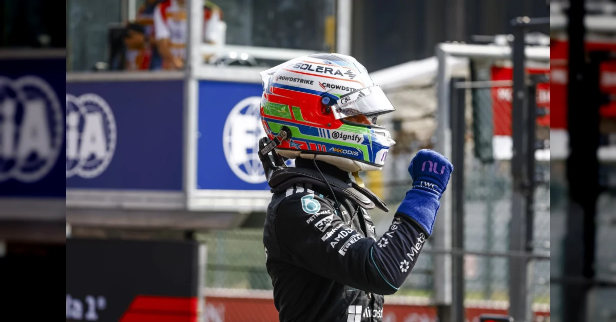 Andrea Kimi Antonelli celebra la pole position del GP del Belgio 2026 a Spa-Francorchamps davanti a Max Verstappen