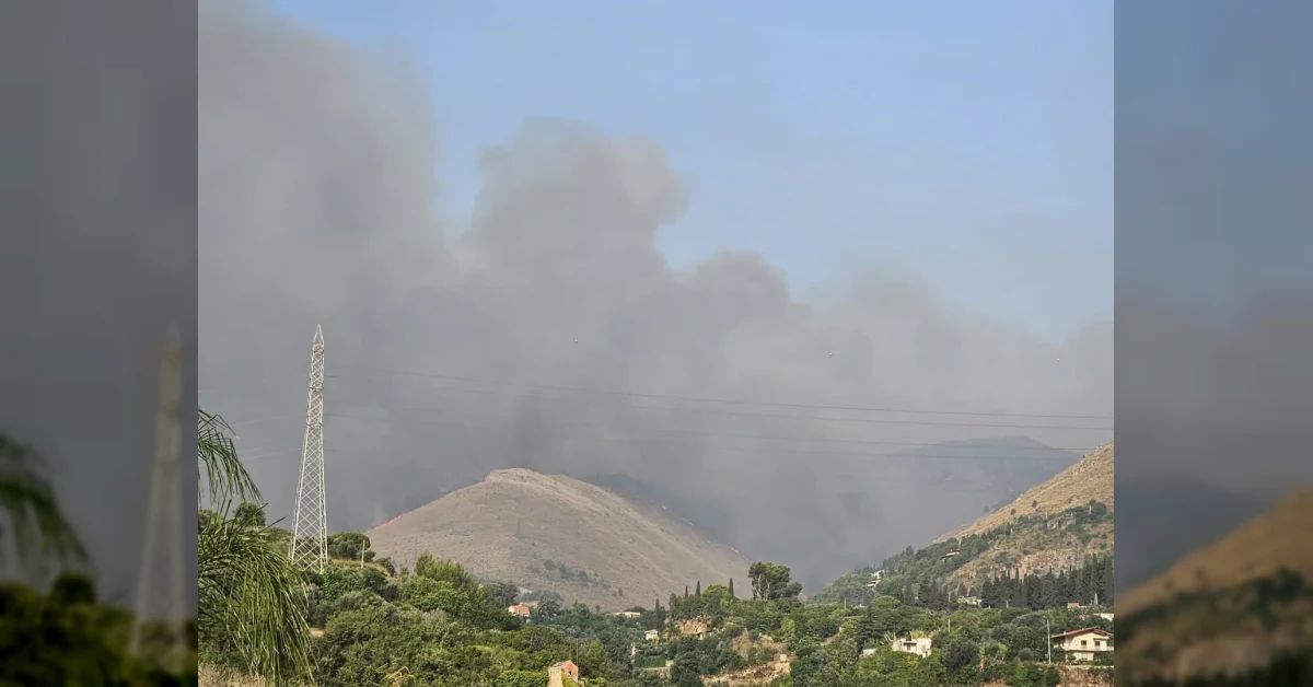 Incendio boschivo in Sicilia, evacuazioni a Santo Stefano Quisquina e arresto a Modica per rogo doloso
