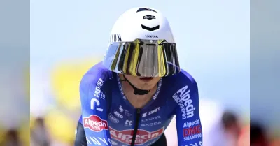 Jasper Philipsen vince la 17esima tappa del Tour de France 2026, Pogacar resta in giallo