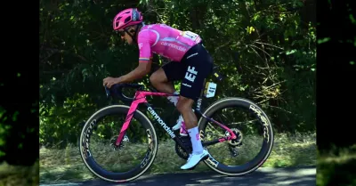 Richard Carapaz trionfa nella 18ª tappa del Tour de France 2026 a Orcières Merlette