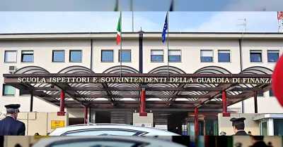 Allieva della Guardia di Finanza precipita dal terzo piano a L'Aquila e lotta tra la vita e la morte