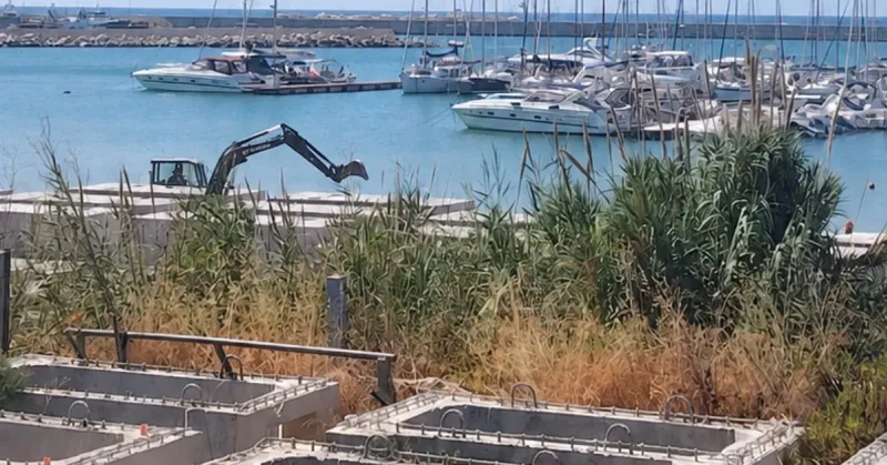 Tornano ruspe e operai a Riva Nord, primi interventi per riattivare il cantiere del porto di Sciacca