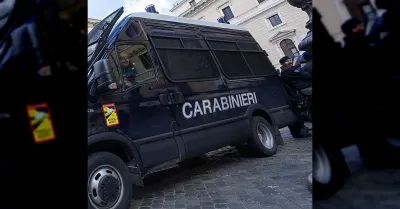 No Tav, incappucciati assaltano il cantiere di Chiomonte e incendiano due camionette dei Carabinieri