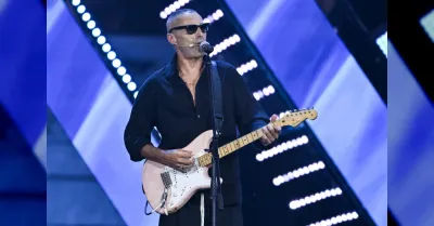 Alex Britti conquista il pubblico del Castello di Santa Severa con due ore di live intimo e travolgente