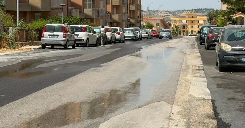 Perdita idrica in via Ferraro, preoccupazione per la strada della viabilità alternativa alla galleria