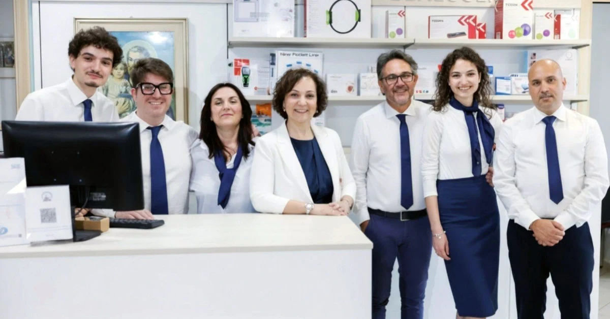 Ritratto della famiglia Abbruzzo: Dott.ssa Daniela con i figli Giada e Liborio al Centro Ortopedico di Ribera