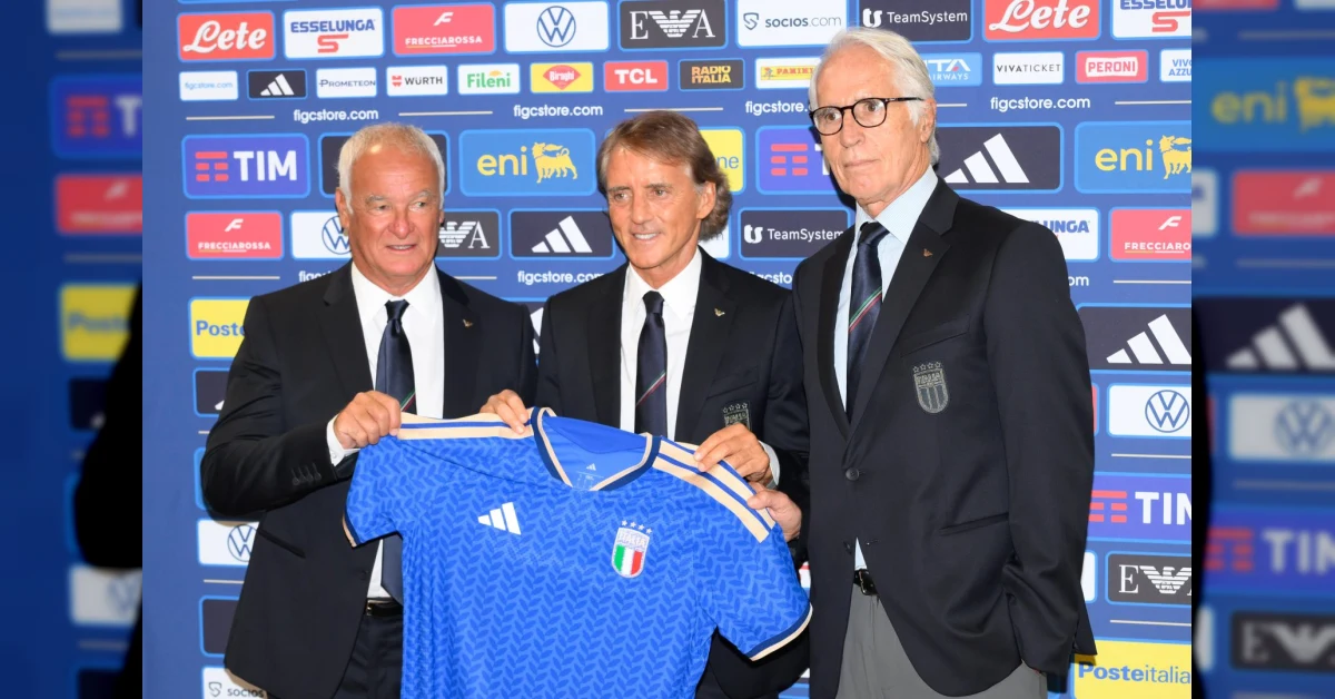Roberto Mancini in conferenza stampa con Claudio Ranieri e il presidente Malagò, annuncia il ritorno come ct dell'Italia.