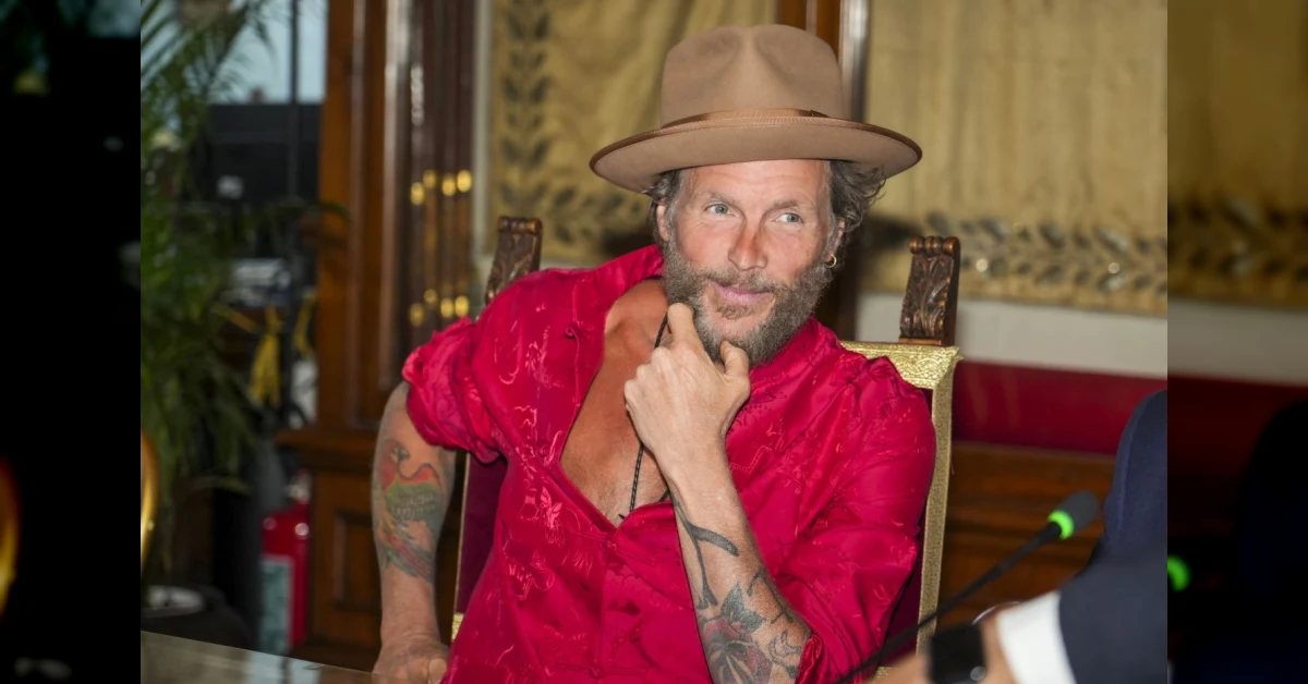 Jovanotti in un momento intimo dal trailer di 'Lorenzo - L'incredibile avventura di Jovanotti' svela l'uomo dietro l'artista.