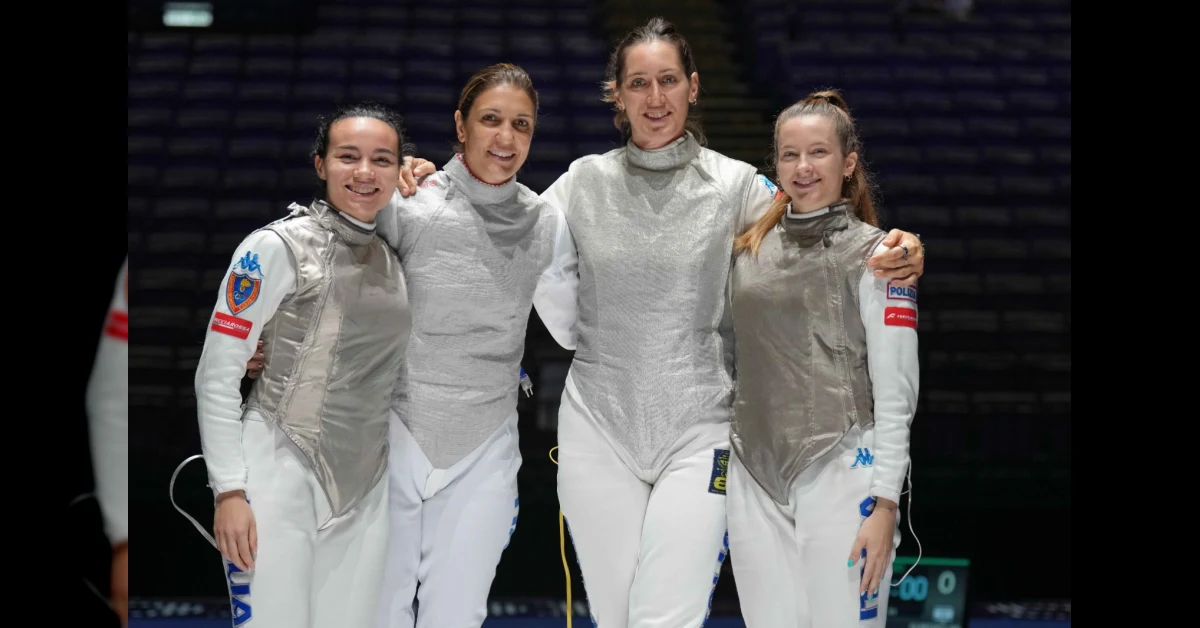Le azzurre del fioretto in finale ai Mondiali di scherma a Hong Kong: Martina Batini, Martina Favaretto, Arianna Errigo e Anna Cristino