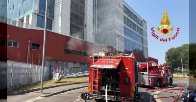 Incendio alla stazione Garibaldi di Milano, fiamme da un locale tecnico: nessun ferito