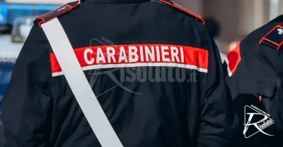 Tenta di lanciarsi dal secondo piano a Ribera, salvato dai carabinieri