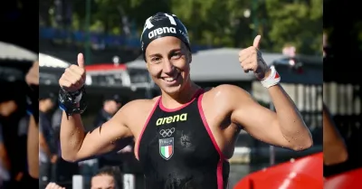 Ginevra Taddeucci vince l'oro europeo nella 10 km in acque libere a Parigi, bronzo per Linda Caponi