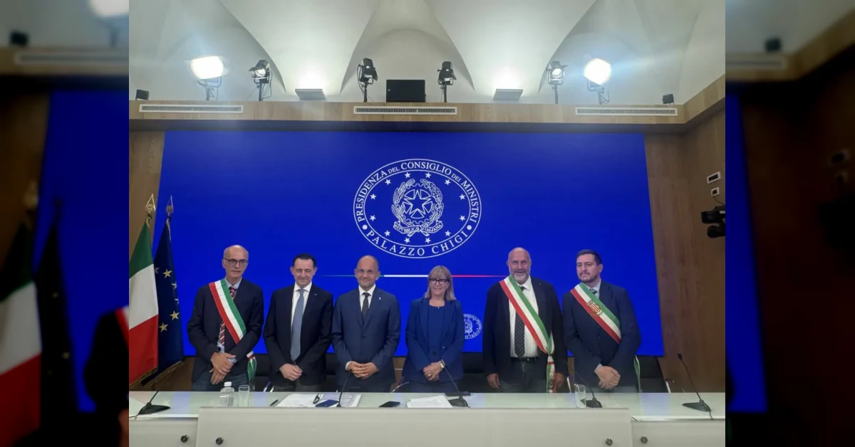 Sindaci e istituzioni alla conferenza stampa sul Decreto Campi Flegrei a Palazzo Chigi