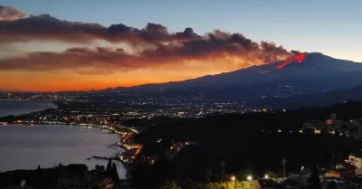 Etna, diminuisce l'intensità dell'eruzione ma resta alta l'attenzione: voli sospesi a Catania