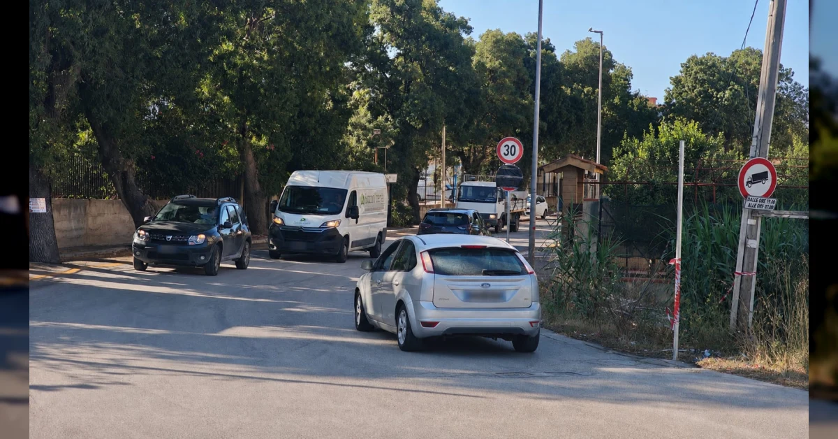 Via Pompei asfaltata e riaperta al traffico a Sciacca, con vista sulla viabilità urbana e indicazioni per la galleria Belvedere