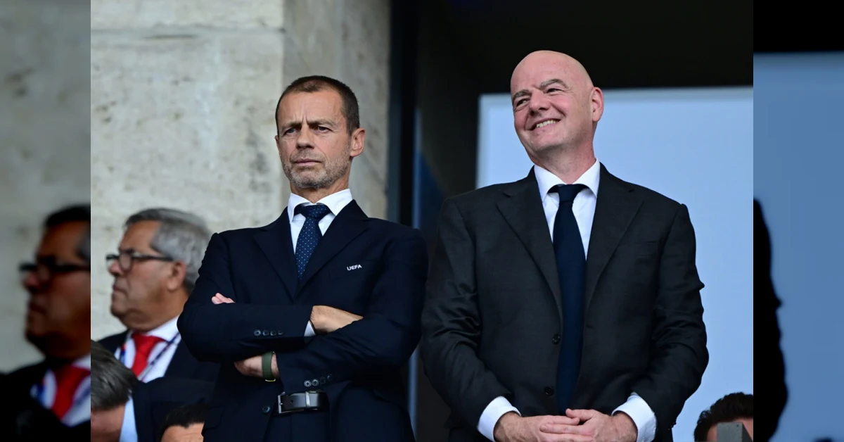 Logo Uefa e Fifa contrapposti su campo da calcio con sfondo scuro