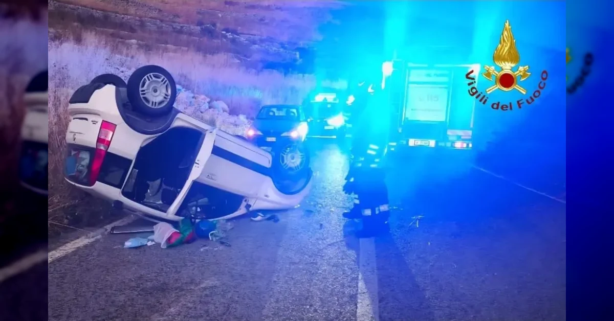 Soccorso dei Vigili del Fuoco dopo un incidente stradale nel Ragusano