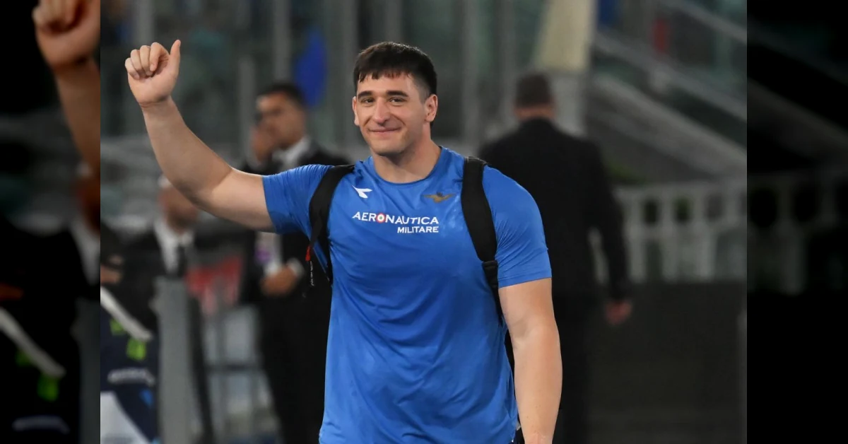 Leonardo Fabbri e Zane Weir festeggiano con il tricolore nel getto del peso agli Europei di Birmingham