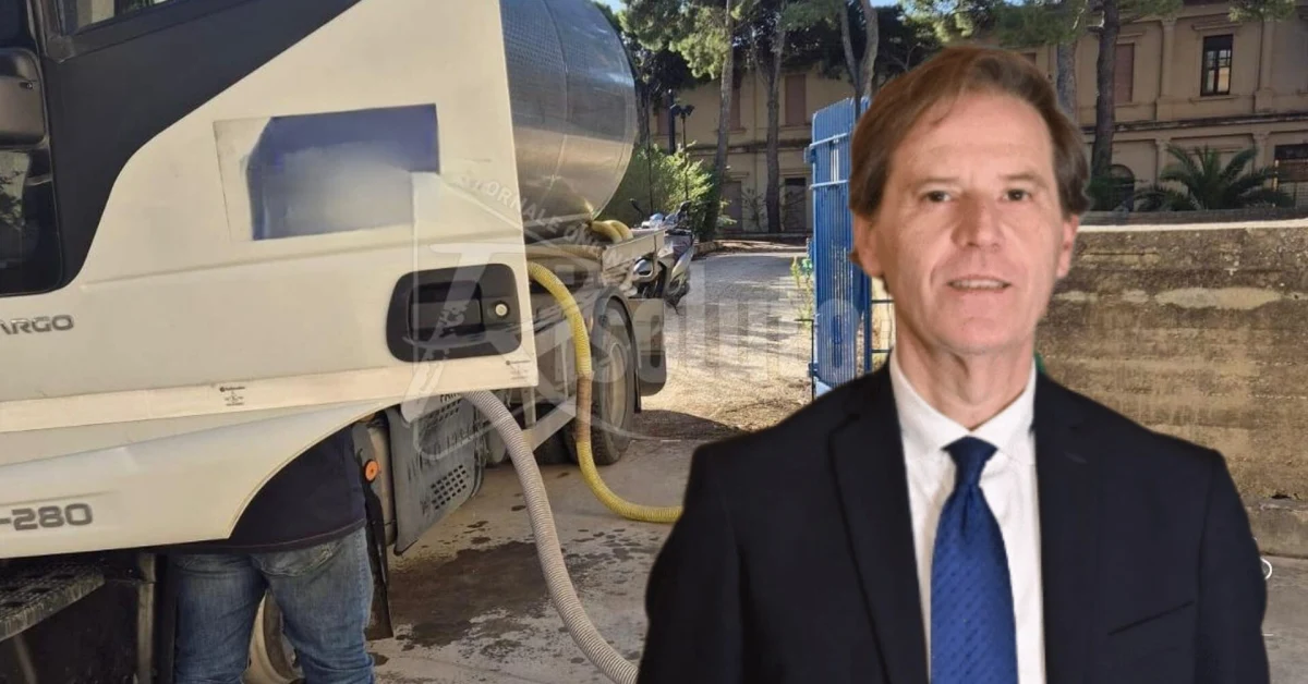 Autobotte per il trasporto di acqua potabile durante l'emergenza idrica nell'Agrigentino