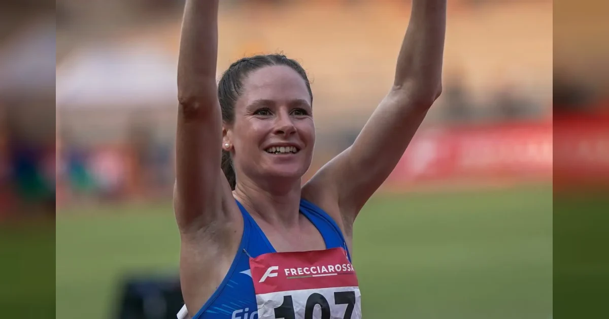 Eloisa Coiro festeggia dopo aver stabilito il nuovo record italiano degli 800 metri femminili