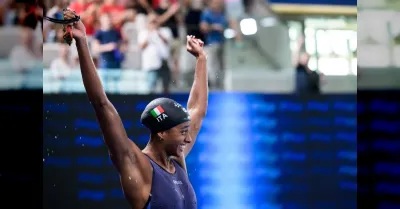 Europei nuoto Parigi 2026, Sara Curtis firma il record del mondo nei 50 dorso e la staffetta 4x100 sl è d'argento