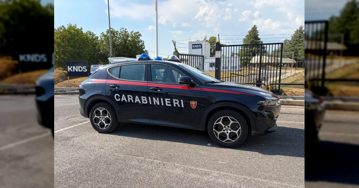 Incendio ed esplosione nello stabilimento Knds Ammo Italy di Colleferro con colonna di fumo nero e intervento dei vigili del fuoco