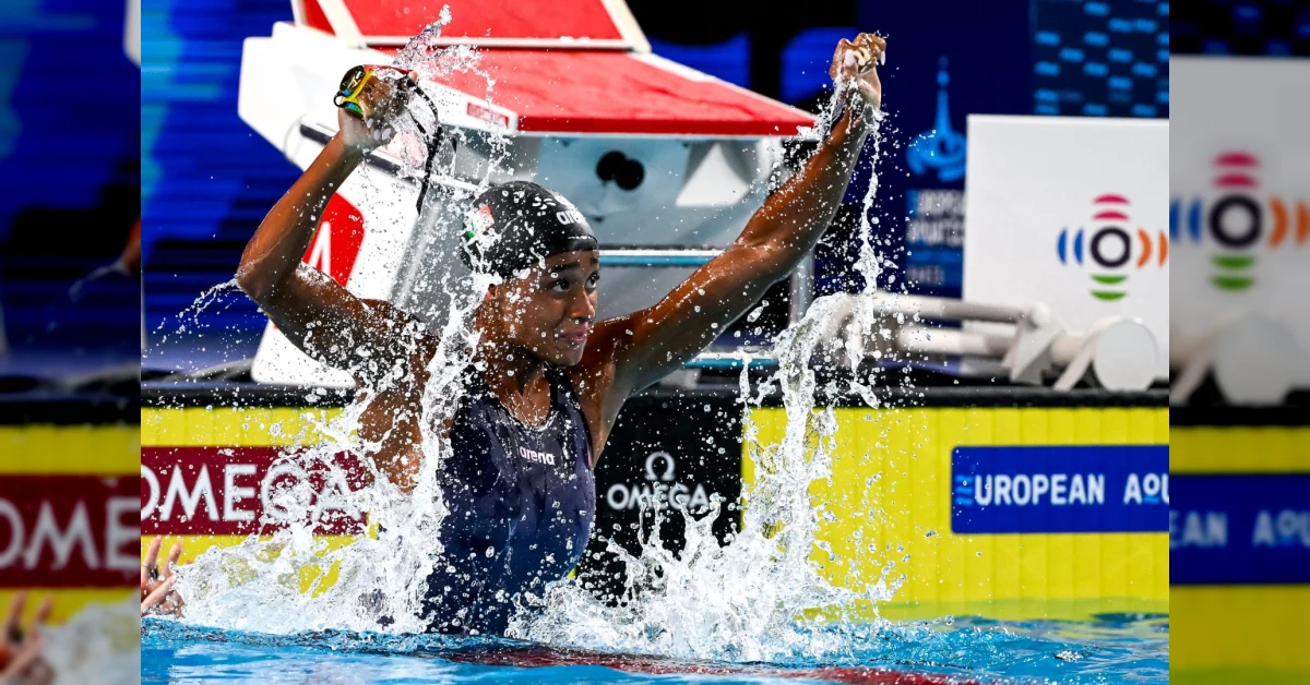 Sara Curtis festeggia l'oro europeo nei 50 dorso a Parigi con record del mondo