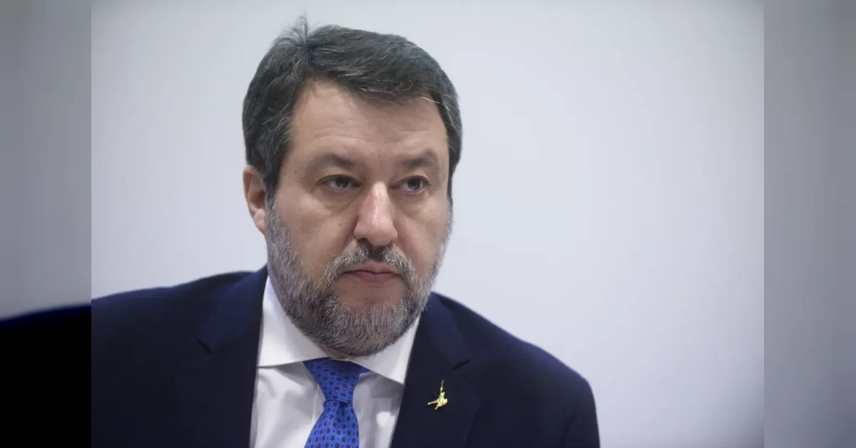 Matteo Salvini parla sul palco della Versiliana a Marina di Pietrasanta