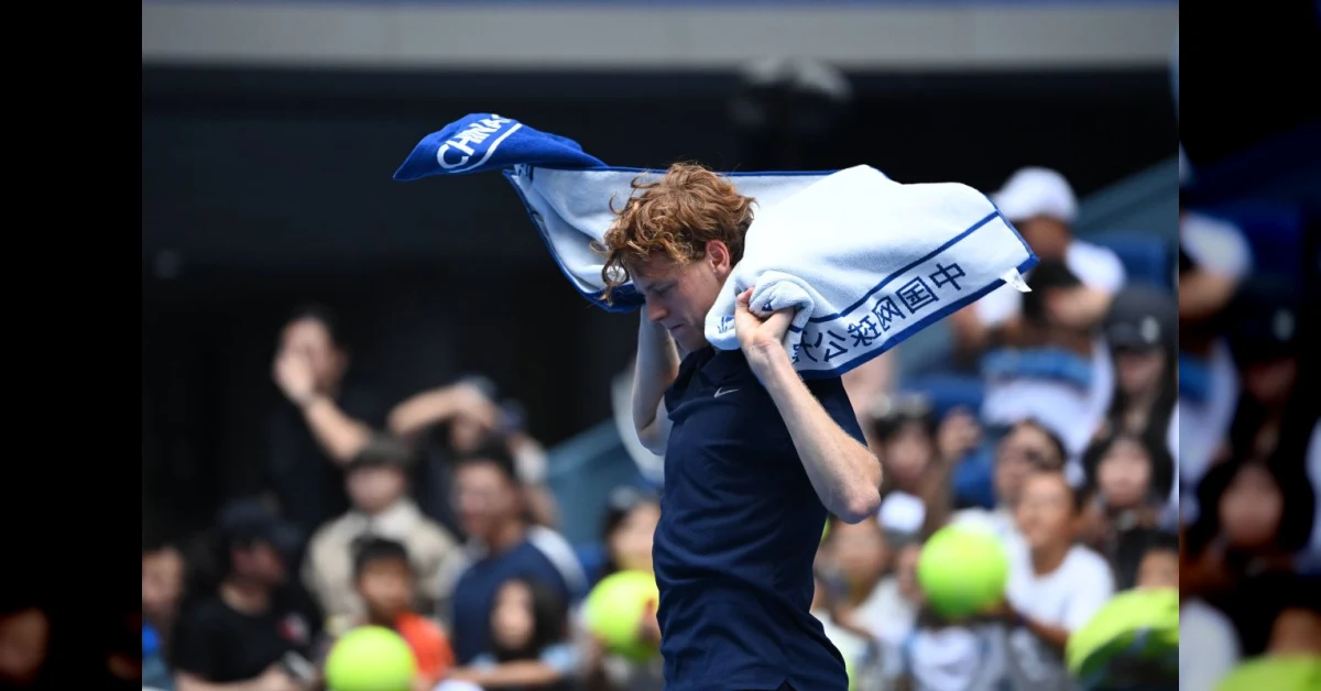 Sinner testa il ginocchio a Torino mentre Alcaraz accelera per gli Us Open