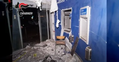 Assalti ai bancomat con esplosivi, sette arresti nel Foggiano per dodici colpi