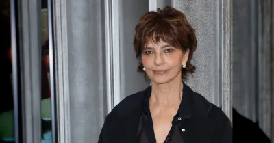 Laura Morante festeggia 70 anni con 'Dieci storie pop', un libro ispirato alle canzoni degli anni Sessanta
