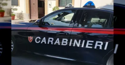 Lanciano droga dalla finestra all'arrivo dei carabinieri, arrestati due fratelli ad Ispica