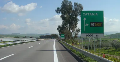 Auto in panne in autostrada, interviene la polizia e trova 110 grammi di marijuana