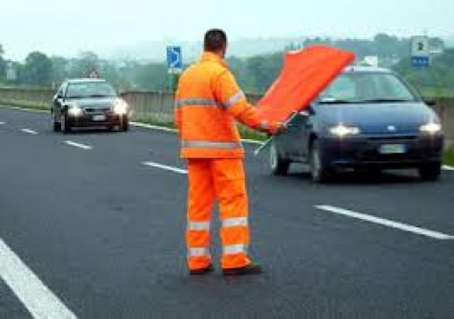 Auto furi strada a Butera, muore un metronotte