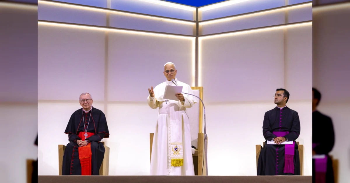 Papa Leone XIV al Meeting di Rimini 2026 con 60mila fedeli in fiera e messa al porto per 25mila persone