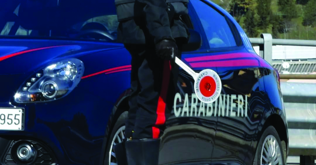 Seat Ibiza incidentata contro un palo dopo un inseguimento a Licata