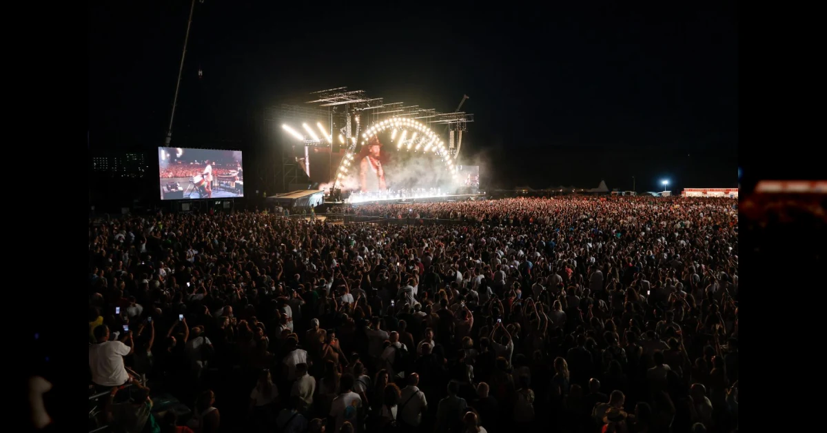 Jovanotti sul palco della Calabria Music Arena a Catanzaro davanti a 30mila spettatori