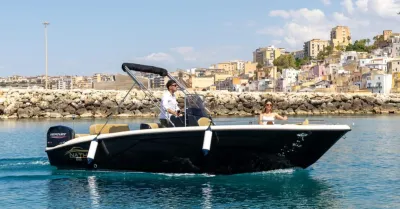 La libertà ha il rumore del mare: quando una giornata in barca diventa davvero tua