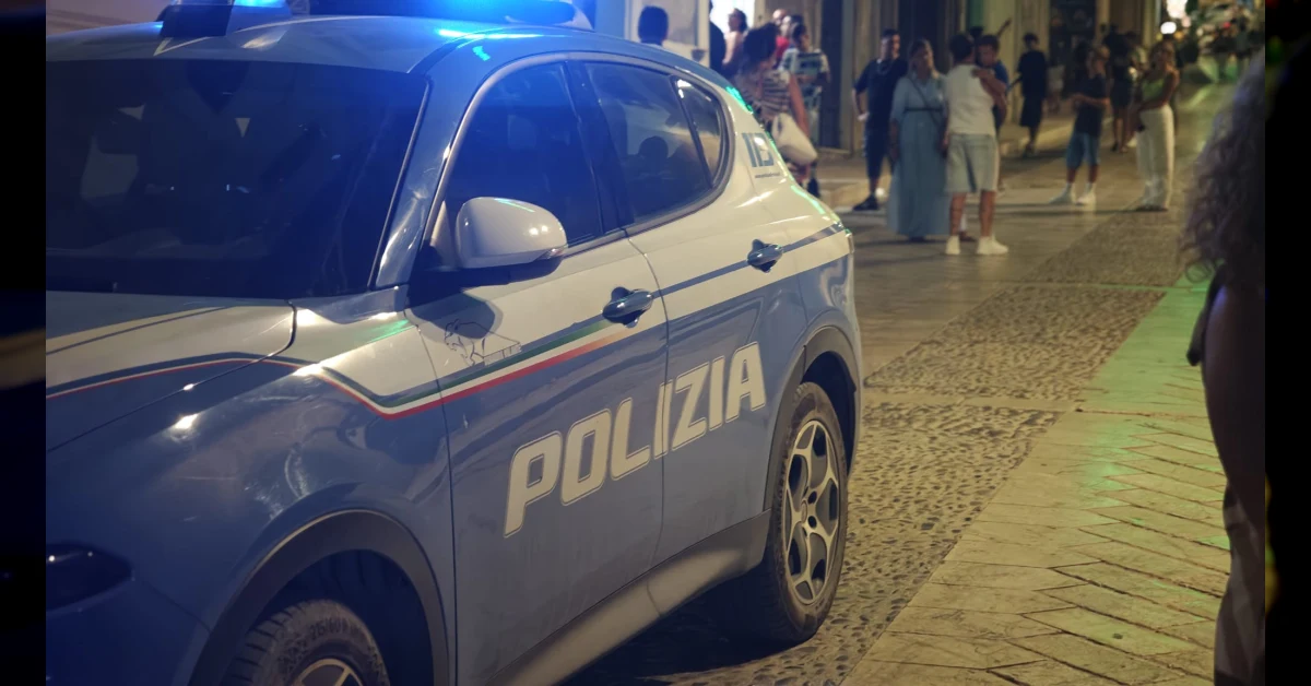Non ottiene una sigaretta e si denuda davanti a minori a Sciacca, denunciato