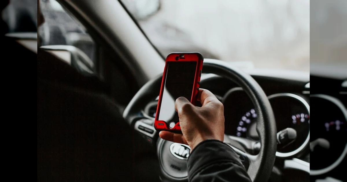 Riforma Codice della Strada contro la distrazione al volante con multe fino a 250 euro
