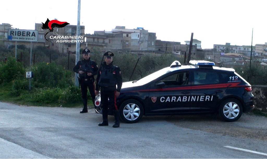 Cameriere fugge da rapinatori armati di pistola a Porto Empedocle