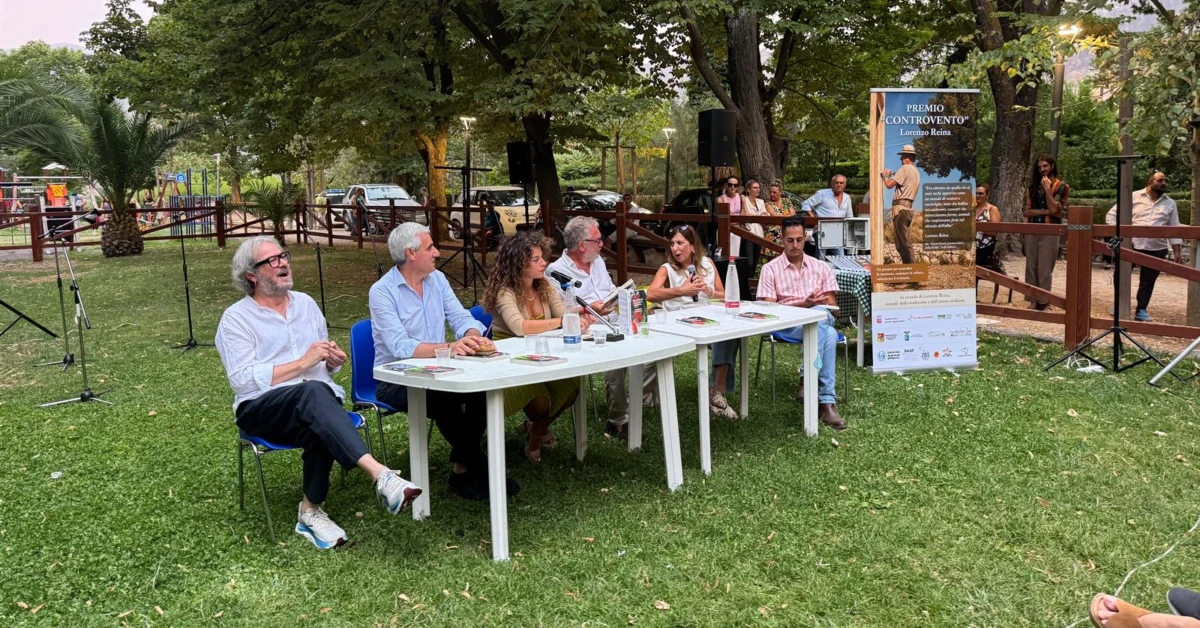 Presentazione del Premio Controvento Lorenzo Reina nella villa comunale di Santo Stefano Quisquina