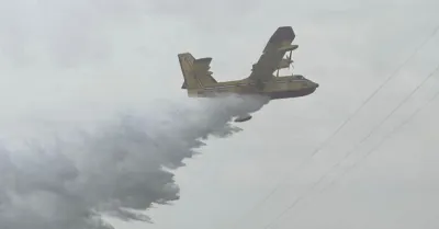 Altro incendio in via Del Serpente a Menfi, in azione anche un Canadair (Video)
