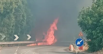 Incendio a Makauda, vigili del fuoco in azione: chiusa la statale 115