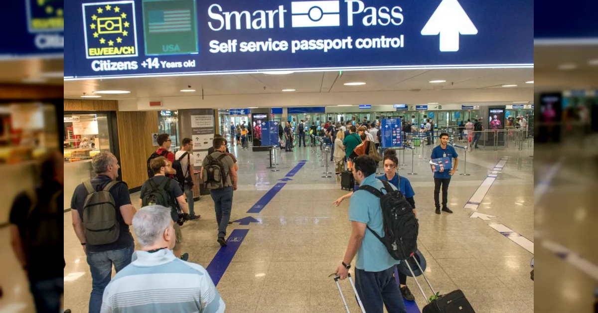 Controlli di frontiera tra Italia e Spagna prorogati di 15 giorni: agenti in aeroporto verificano i passaporti
