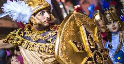 Carnevale di Sciacca, questa sera in Piazza Scandaliato tornano in scena i gruppi mascherati