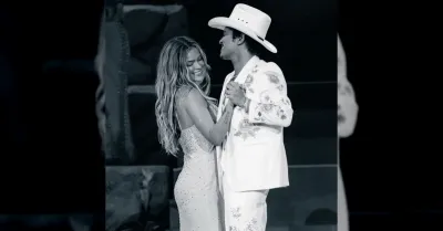 Karol G e Bruno Mars pubblicano il video di Still dall'esordio live al SoFi Stadium